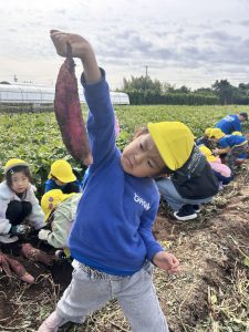 <strong>🍠🍊 Joyful Farm Bus Trip 🍊🍠</strong>